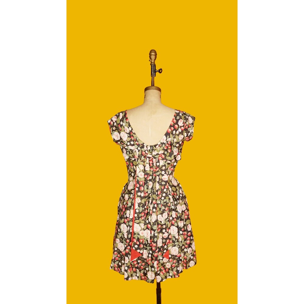 1990s ANNA SUI STRAWBERRY Roses Print Dress W/Red Tulle Underlay & Bow Back. M-L - Picture 2 of 10